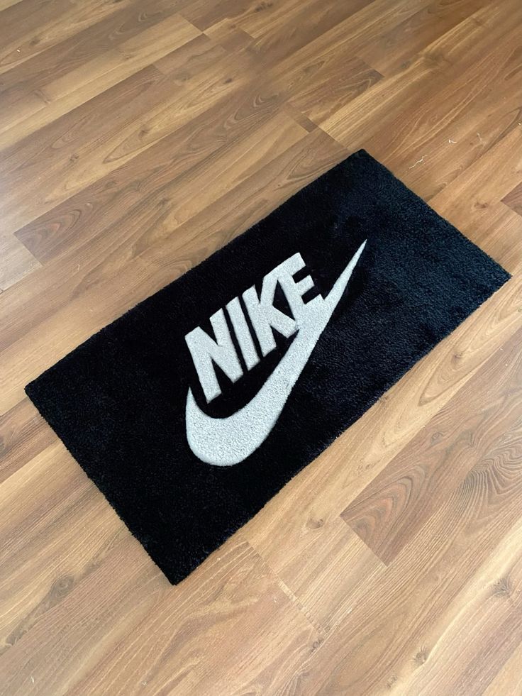 NIKE LOGO HAND-TUFTED RUG