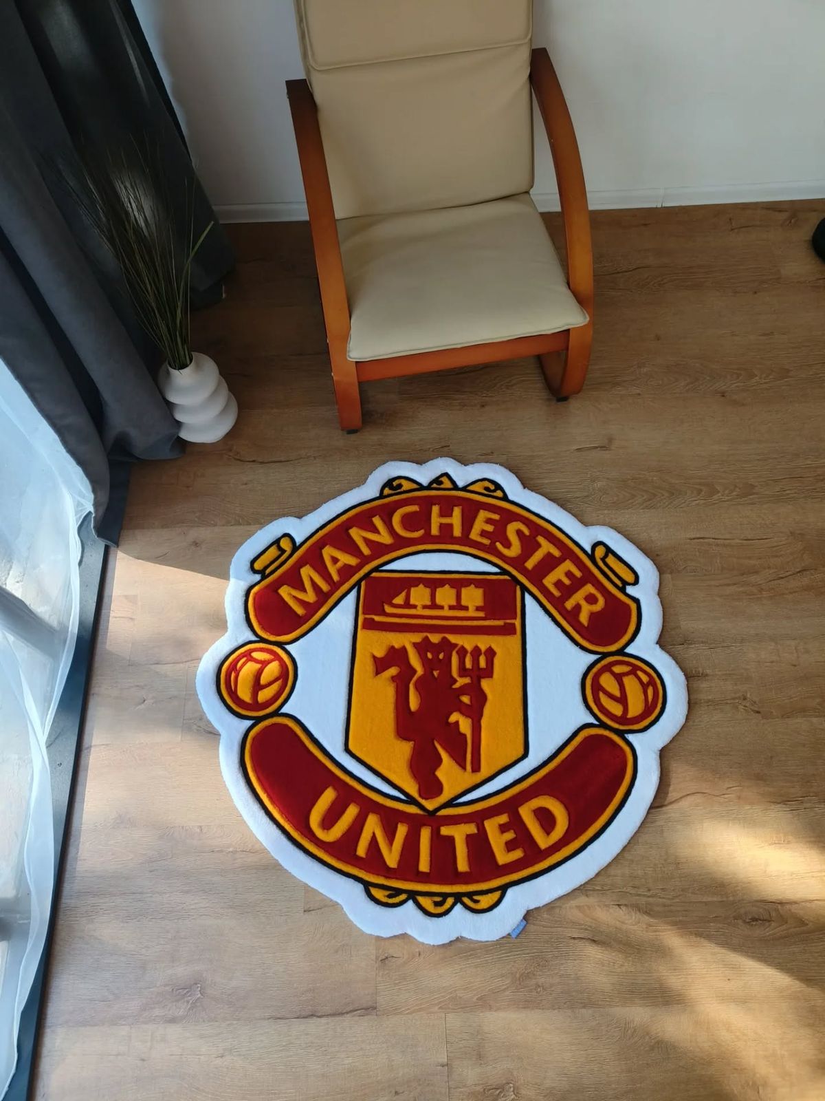 MANCHESTER UNITED HAND-TUFTED RUG