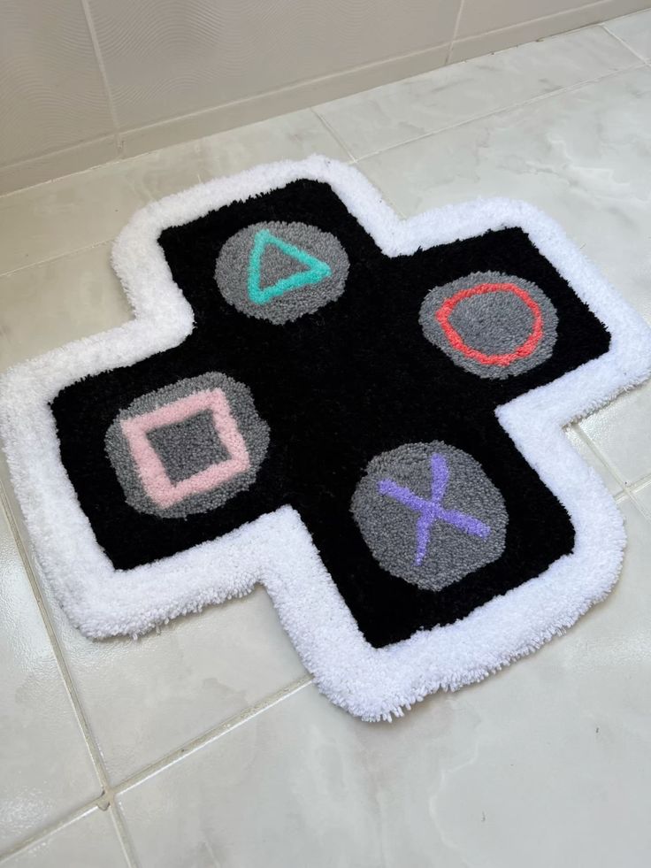 PS HANDLE BUTTON HAND-TUFTED RUG